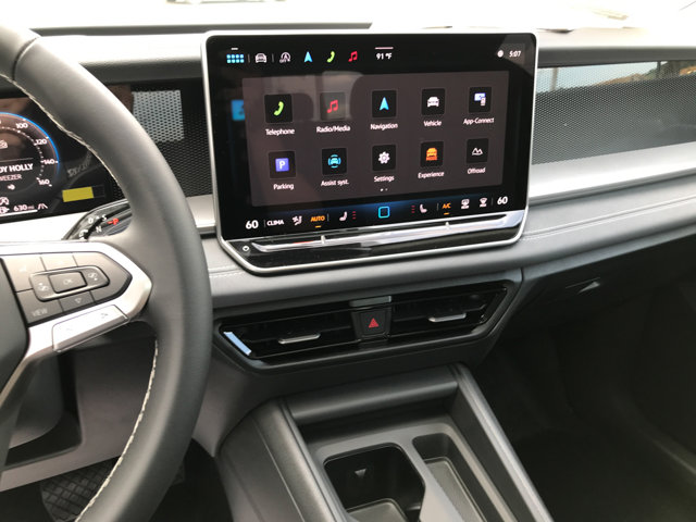 2025 Volkswagen Tiguan SE photo 14