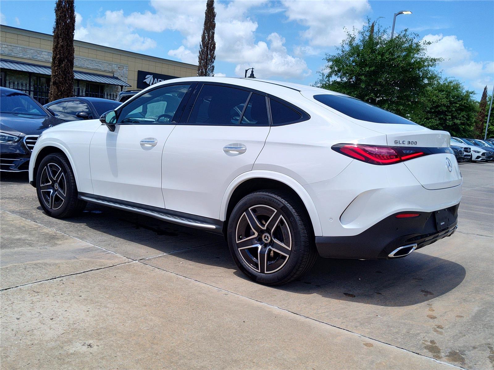 2024 Mercedes Benz GLC 300 4MATIC photo 4