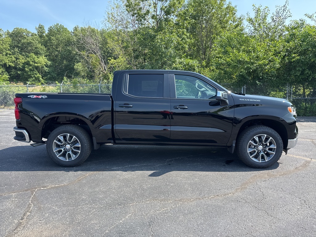 2025 Chevrolet Silverado 1500 LT photo 3