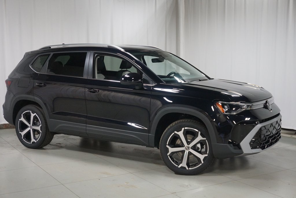2025 Volkswagen Taos SEL photo 4