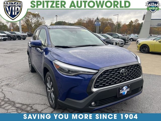 2023 Toyota Corolla Cross XLE's photo