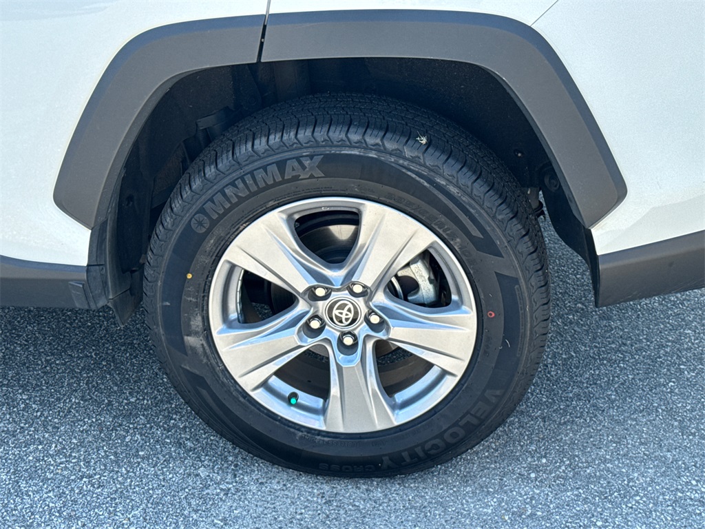 2022 Toyota RAV4 XLE photo 17