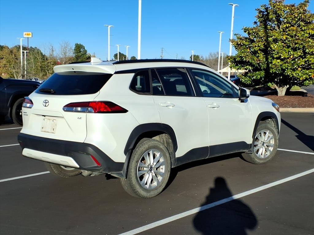 2022 Toyota Corolla Cross LE photo 3