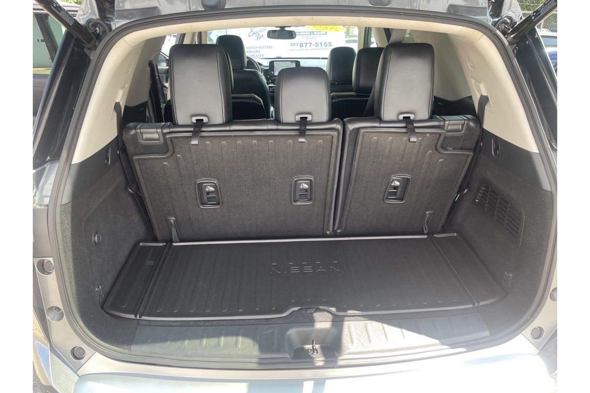 2022 Nissan Pathfinder Platinum photo 4