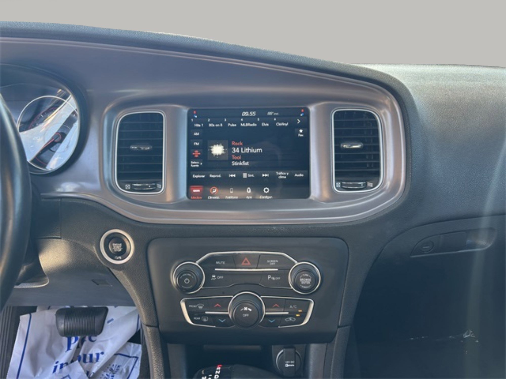 2023 Dodge Charger SXT photo 17