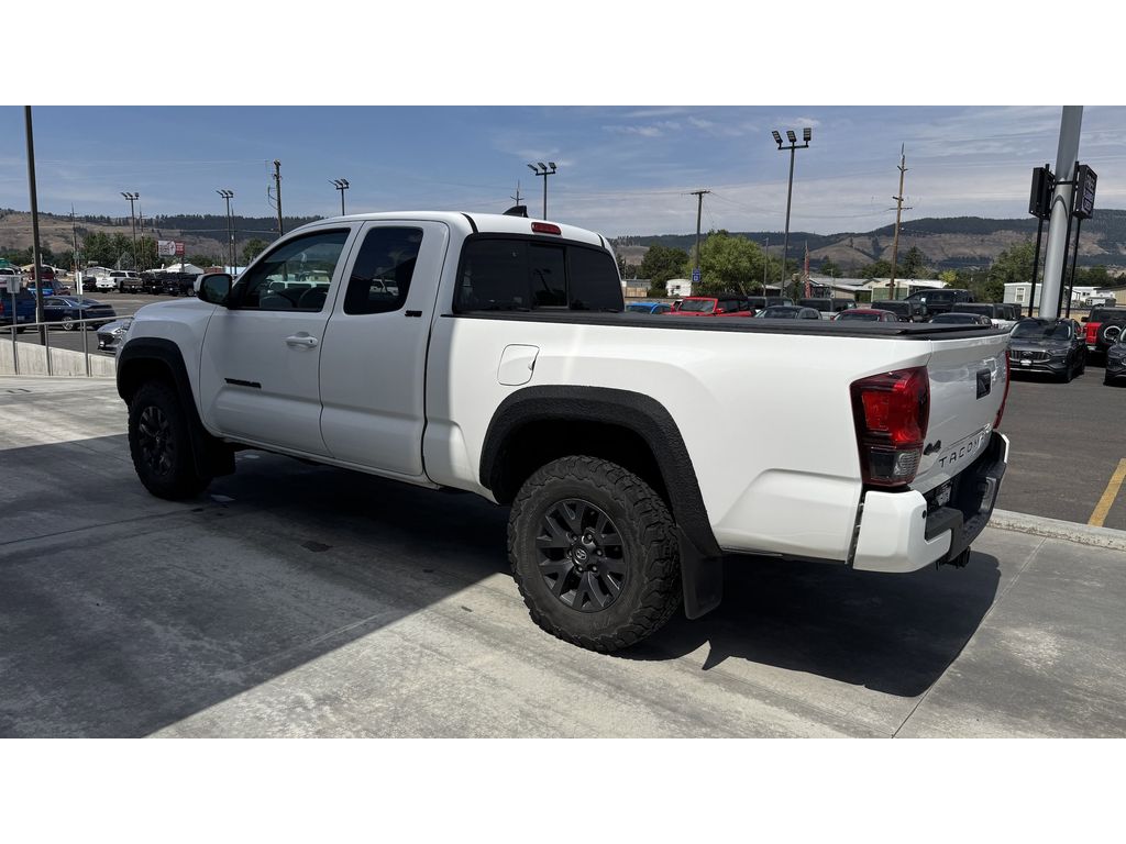 2022 Toyota Tacoma SR5 photo 3