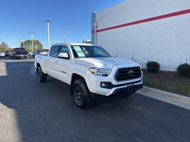 2023 Toyota Tacoma SR5's photo