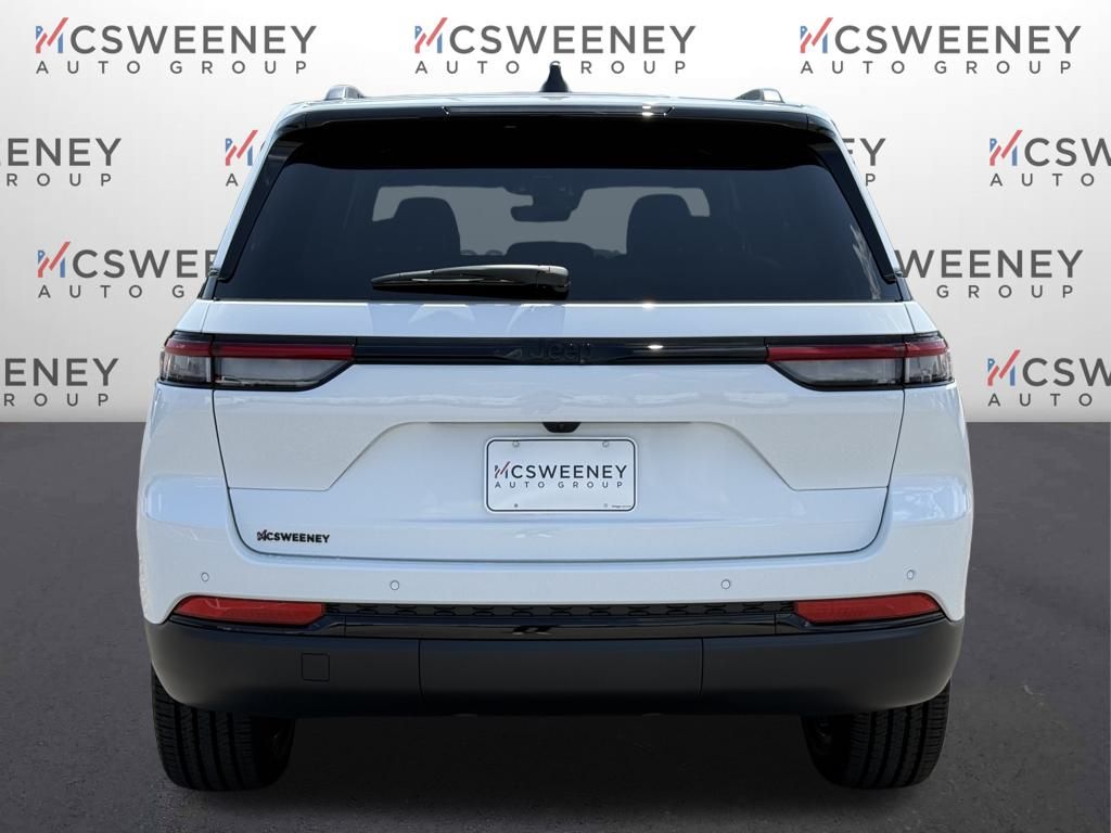 2025 Jeep Grand Cherokee Altitude photo 3