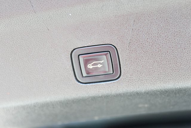 Used 2021 White Cadillac Sport image 10