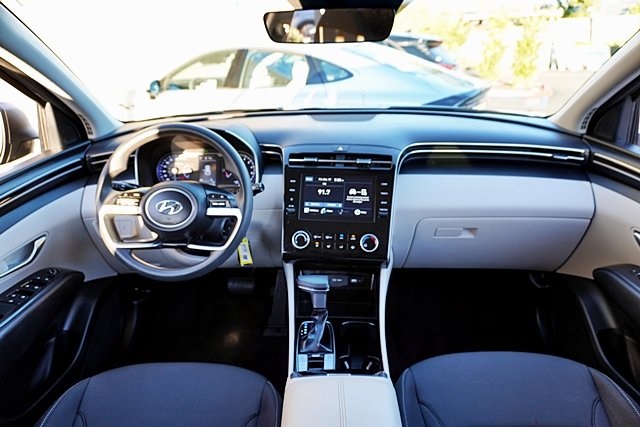 Used 2023 Black Hyundai SE image 16