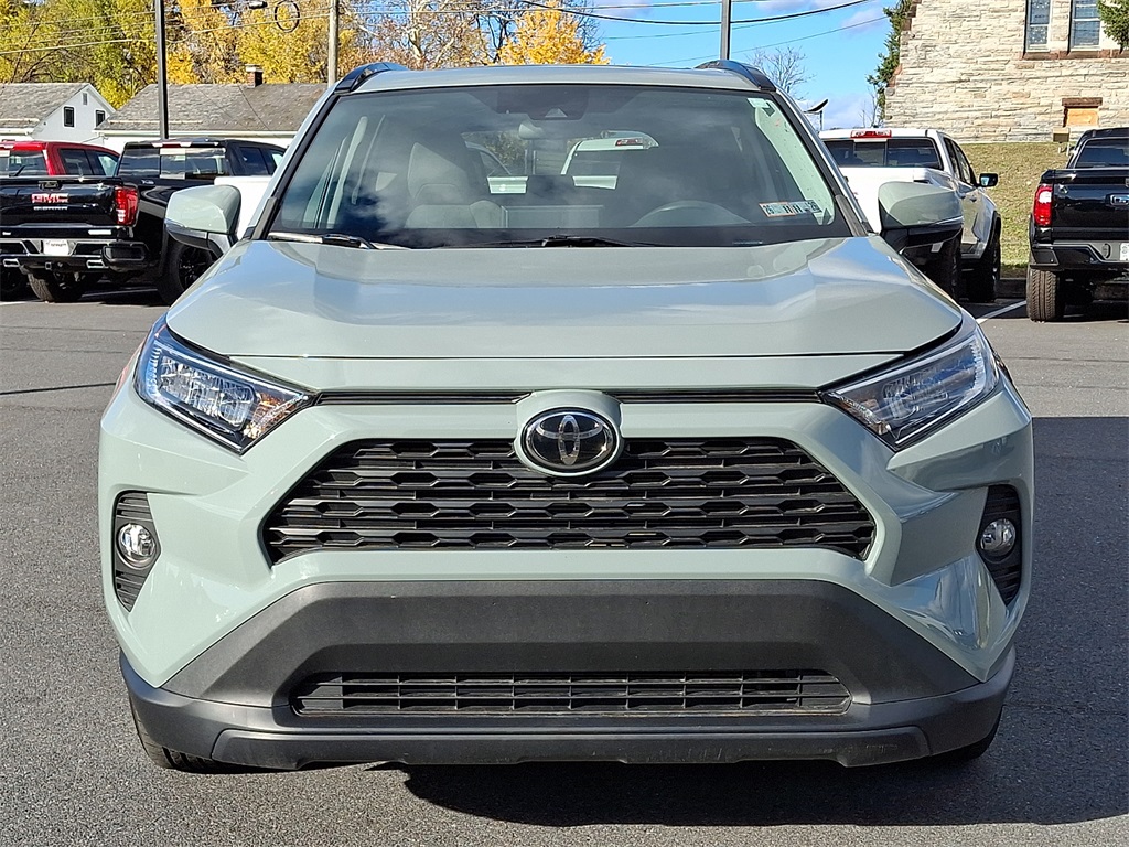 2021 Toyota RAV4 XLE photo 2