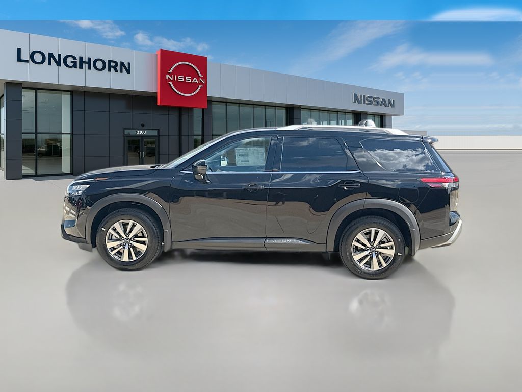 2025 Nissan Pathfinder SL photo 3
