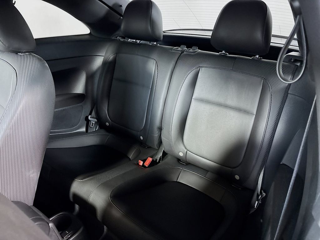 2018 Volkswagen Beetle S photo 17