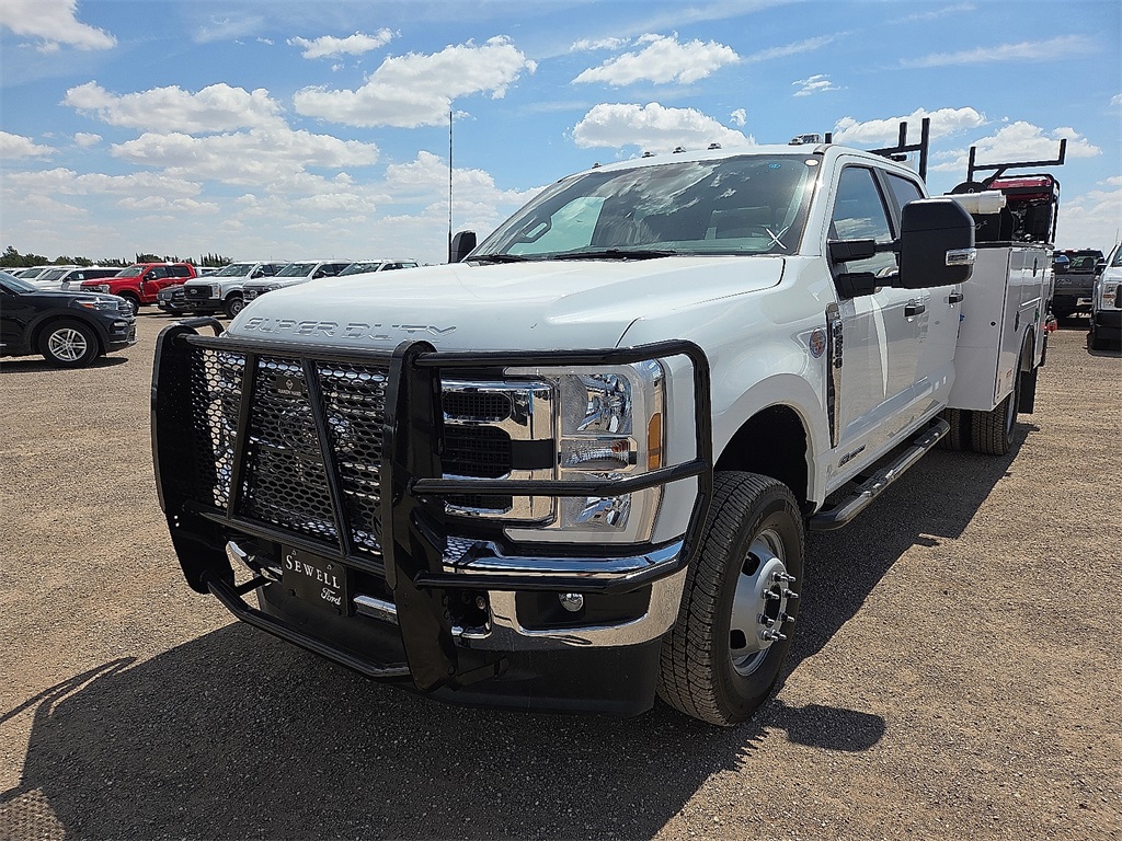 2025 Ford F-350 Super Duty Chassis Cab XL's photo