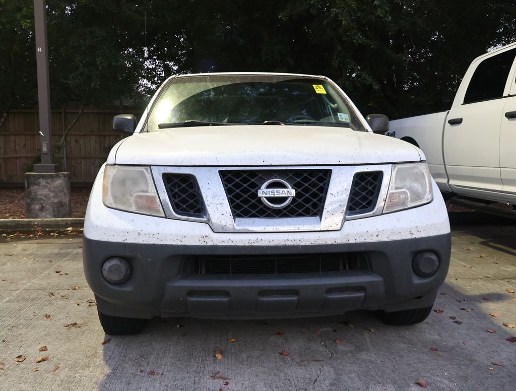 2009 Nissan Frontier XE photo 2
