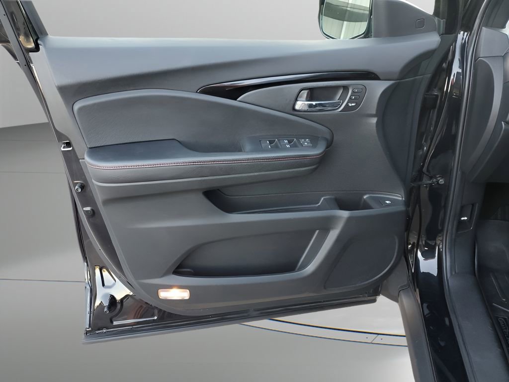 2021 Honda Ridgeline Black Edition photo 25
