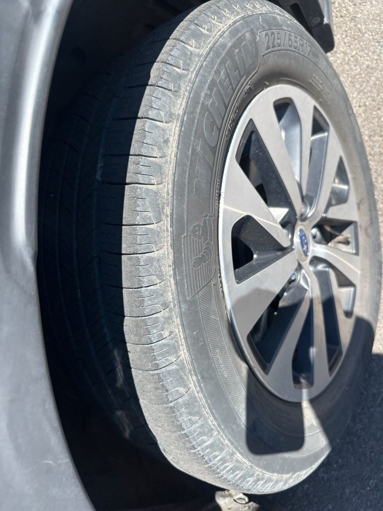 2020 Subaru Outback Premium photo 5