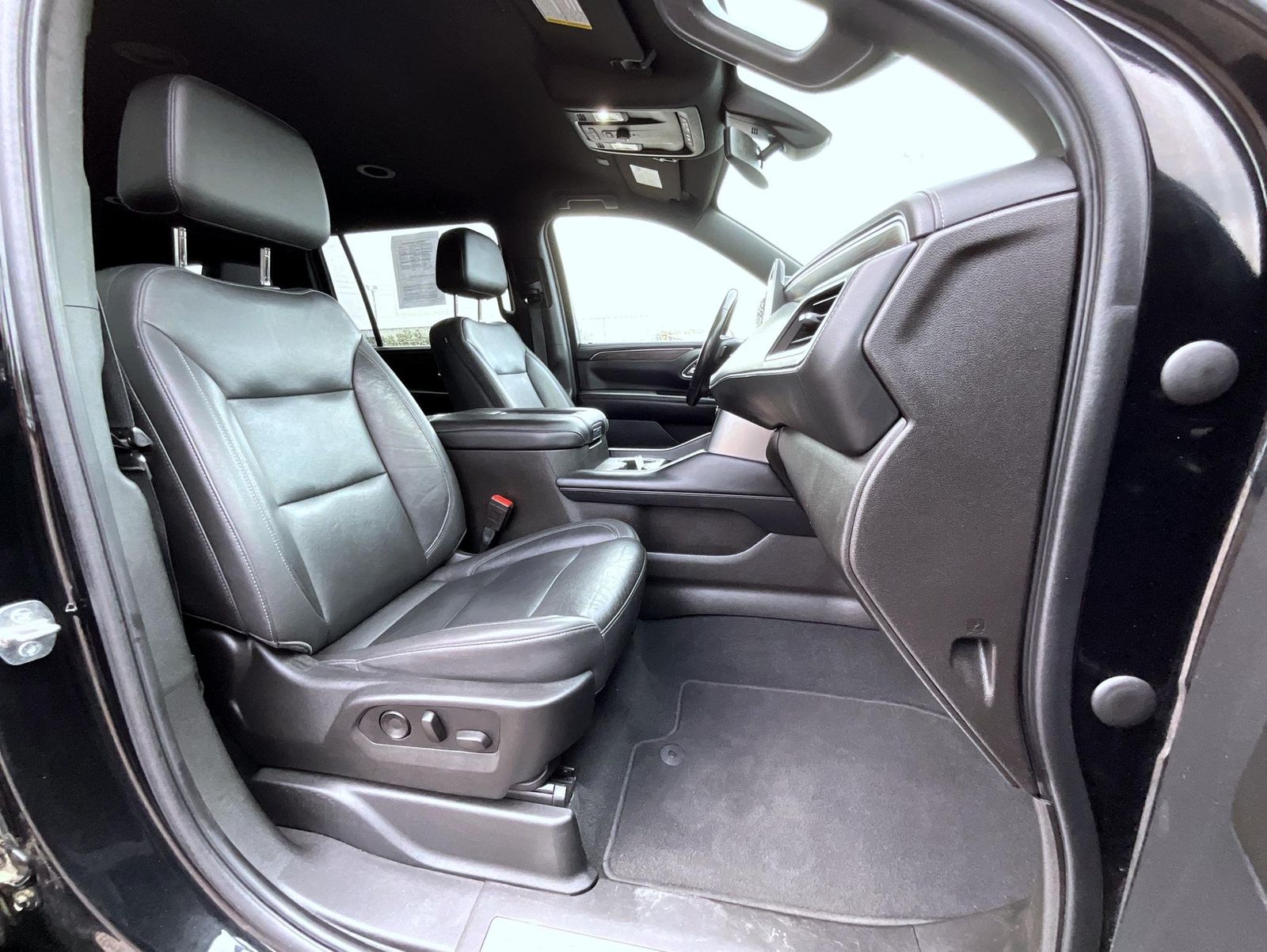 2021 Chevrolet Suburban LT photo 15