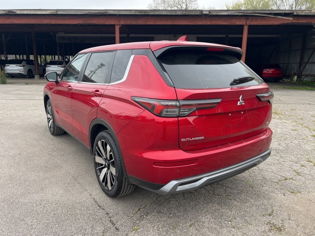 2025 Mitsubishi Outlander SE photo 5
