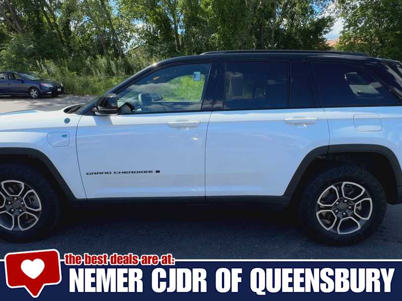 2023 Jeep Cherokee 4xe Trailhawk photo 4