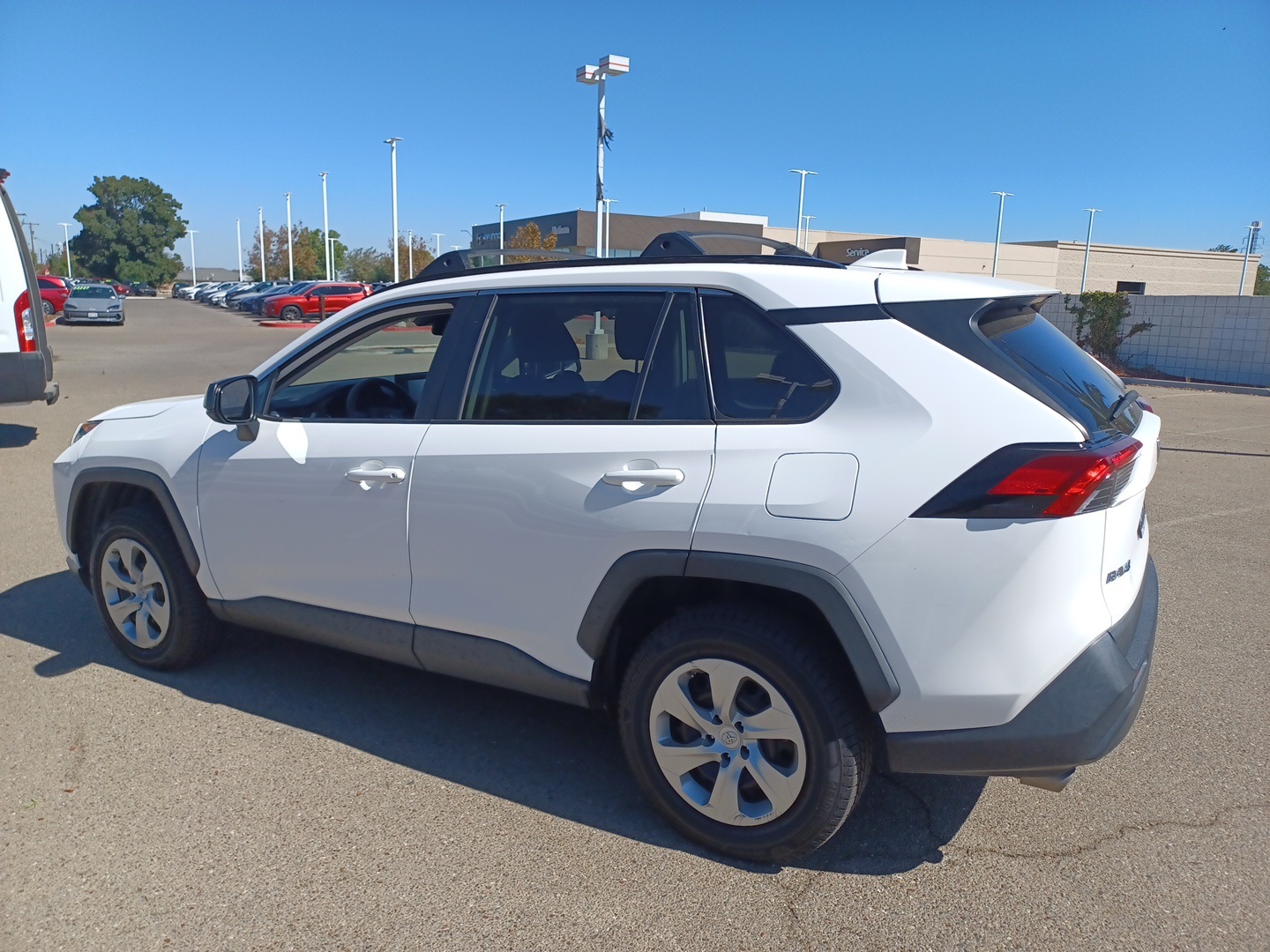 2019 Toyota RAV4 LE photo 4