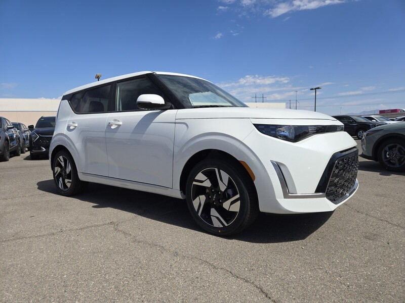 2025 Kia Soul GT-Line photo 2