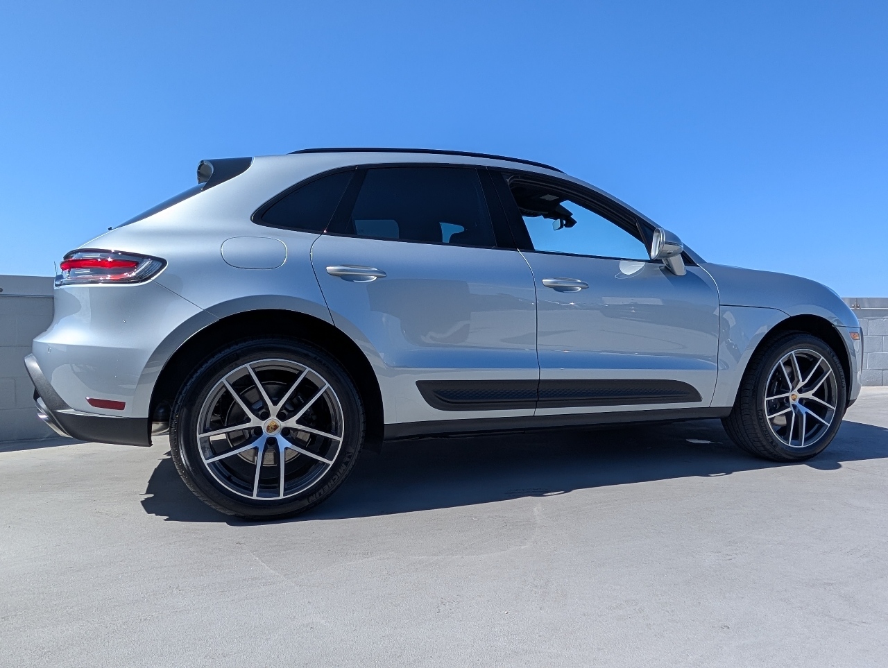 2026 Porsche Macan T photo 23