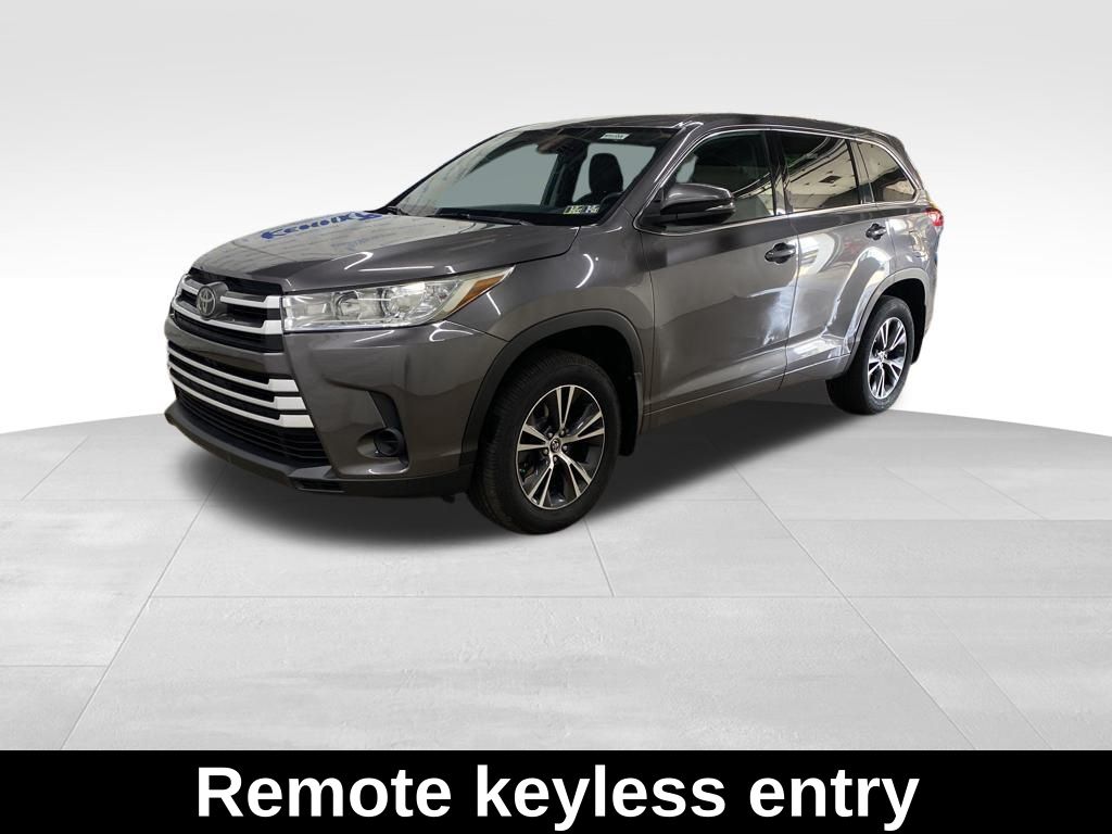 2018 Toyota Highlander LE photo 2