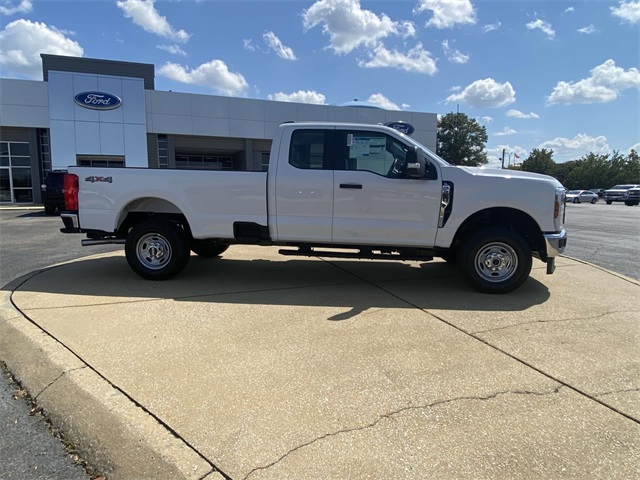 2026 Ford F-250 photo 2