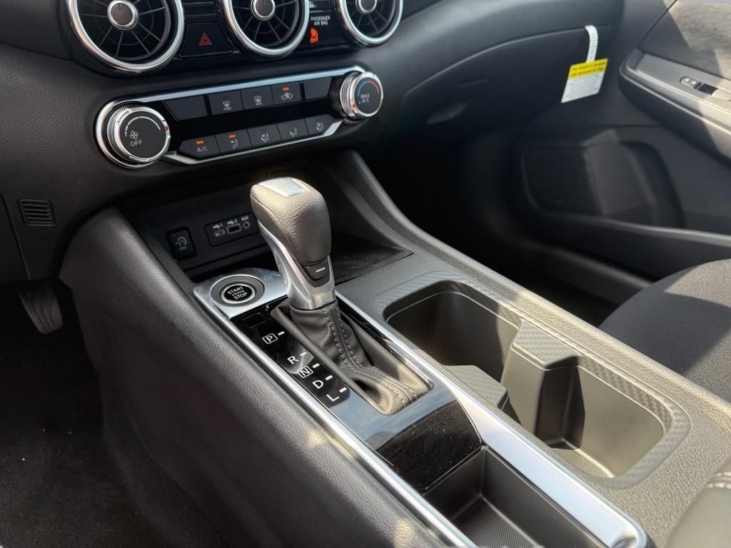 2025 Nissan Sentra SV photo 8