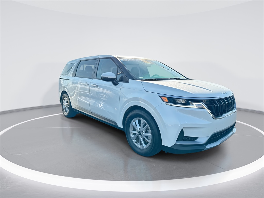 2024 Kia Carnival LX photo 9