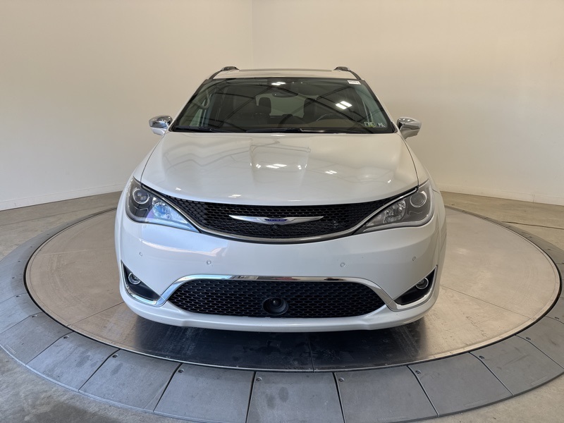 2019 Chrysler Pacifica Limited photo 2