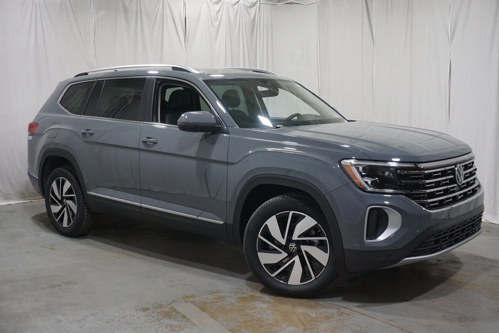 2025 Volkswagen Atlas SEL photo 4