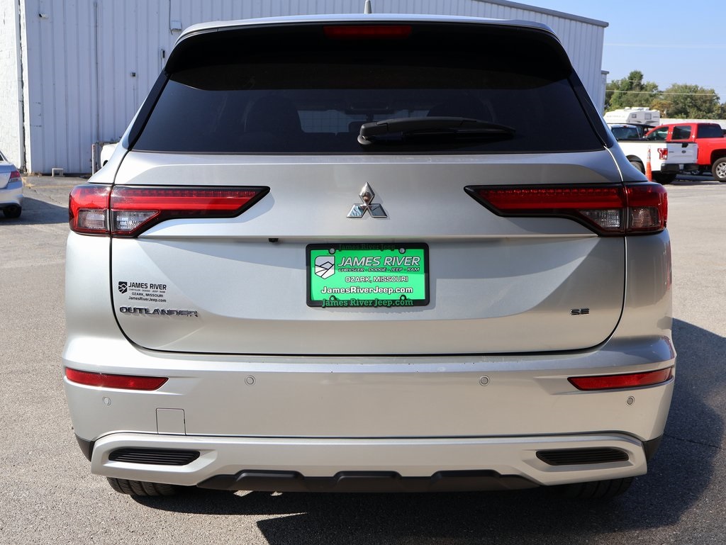 2024 Mitsubishi Outlander SE photo 4