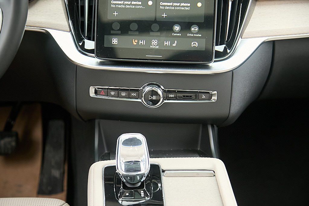2026 VOLVO XC90 - Image 28