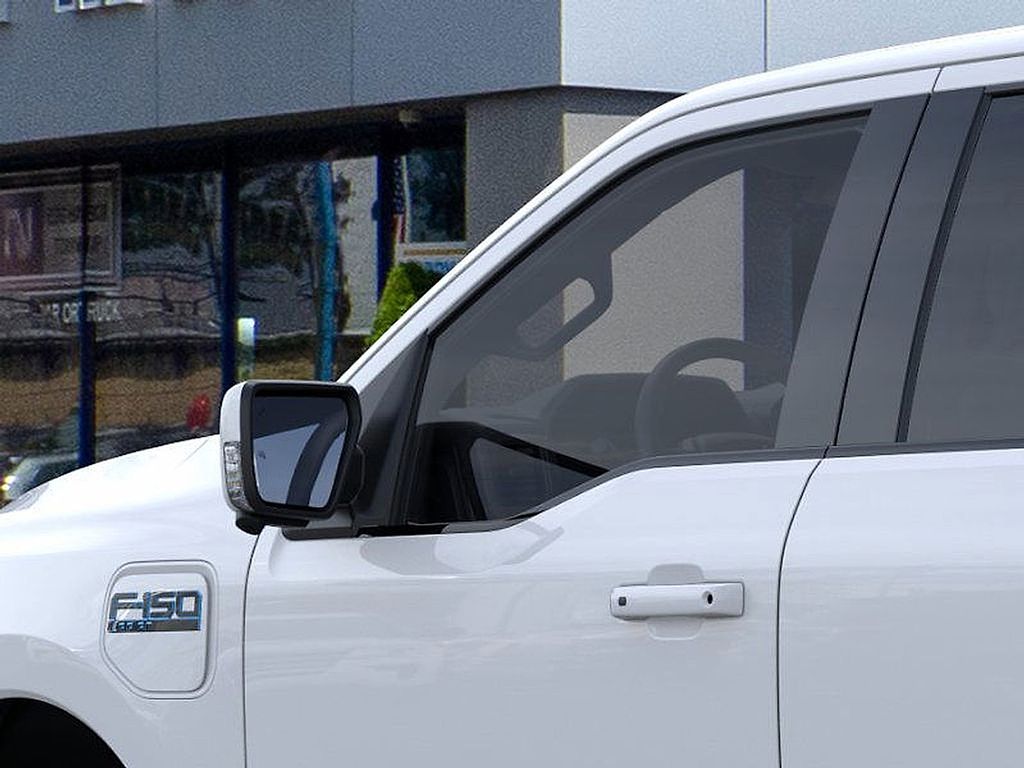 2025 Ford F-150 Lightning Lariat photo 20