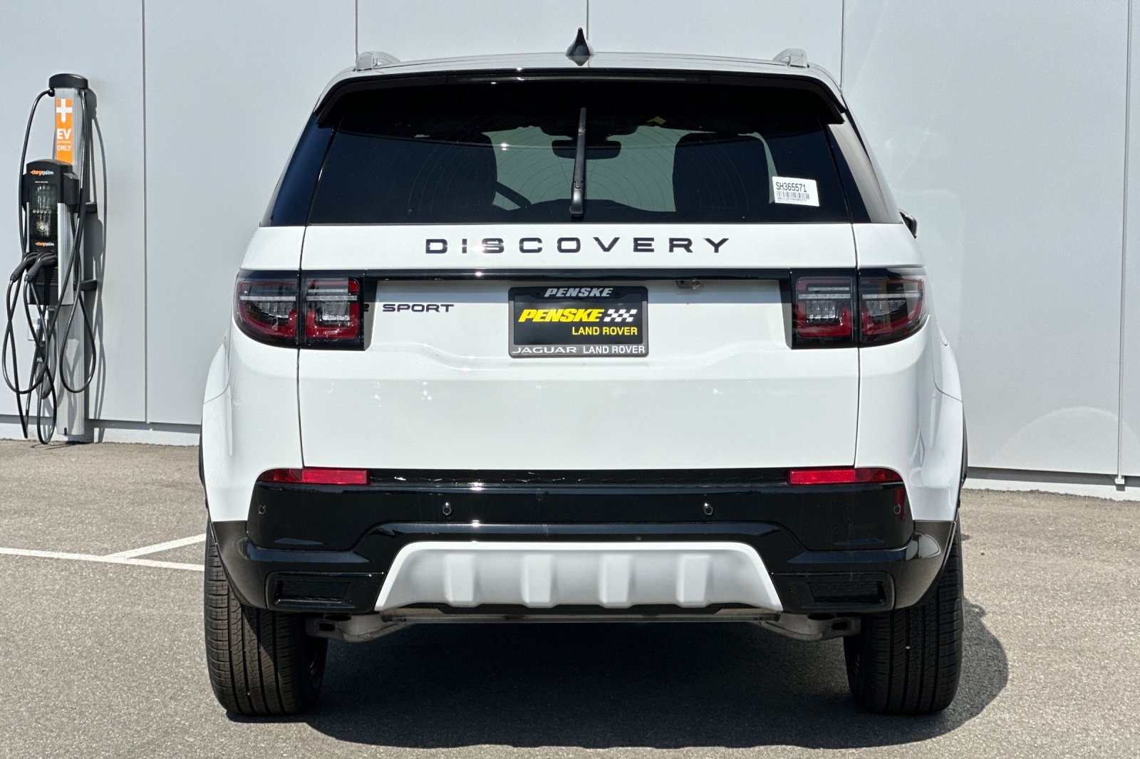 2025 Land Rover Discovery Sport Dynamic SE photo 2