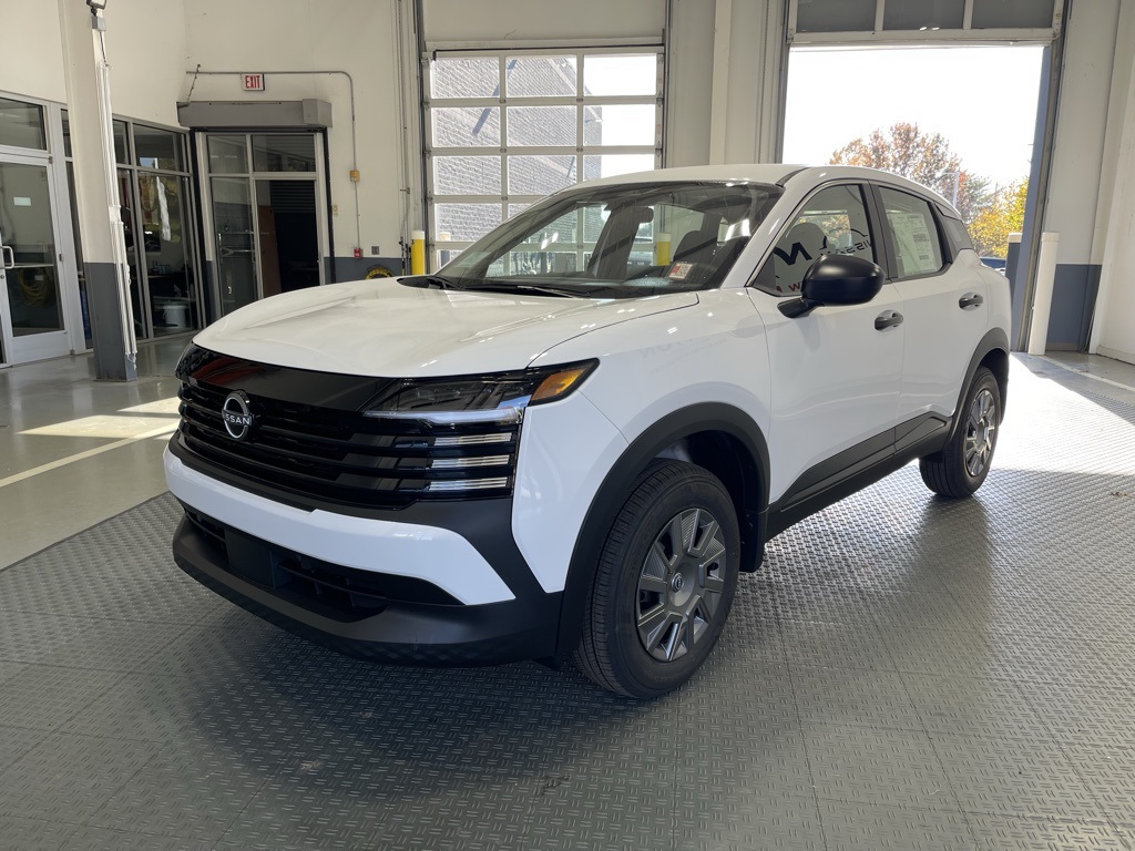 2026 Nissan Kicks S photo 3