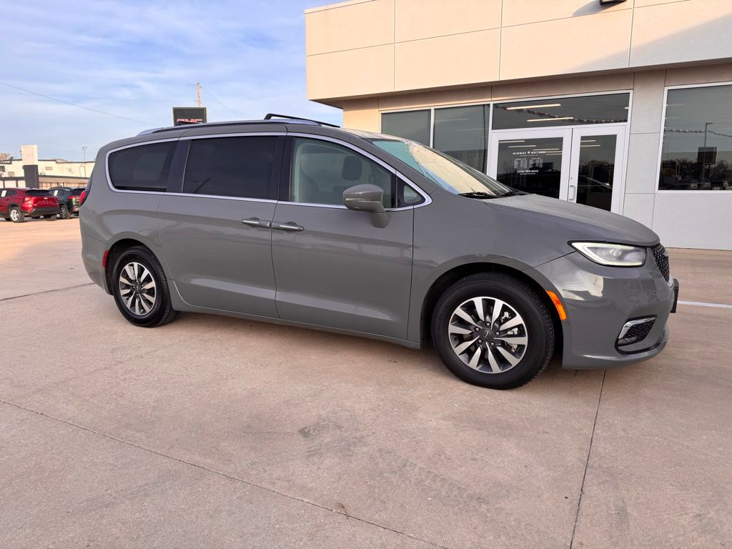2021 Chrysler Pacifica Hybrid Touring L photo 2
