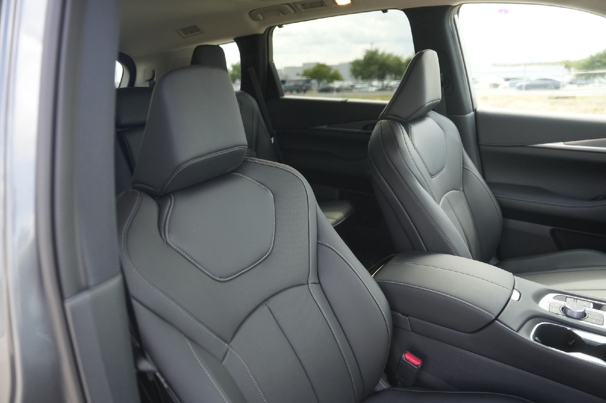 2026 Infiniti QX60 Luxe photo 14