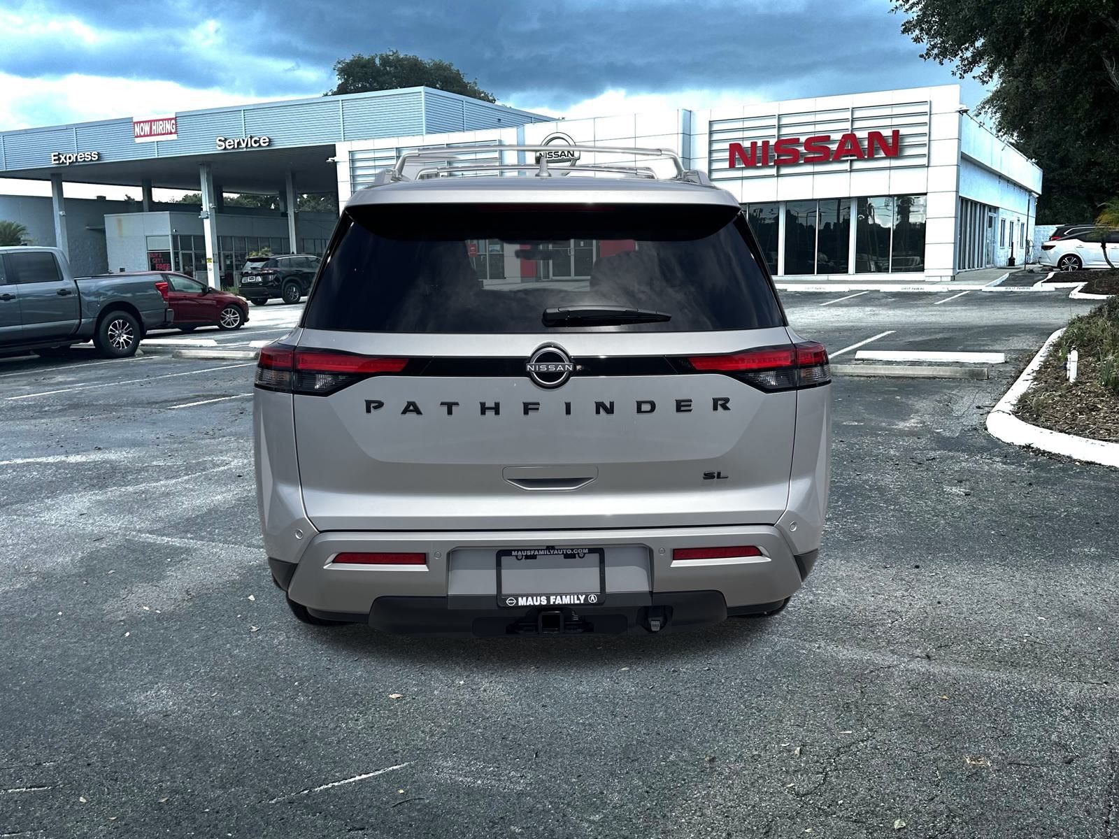 2025 Nissan Pathfinder SL photo 3
