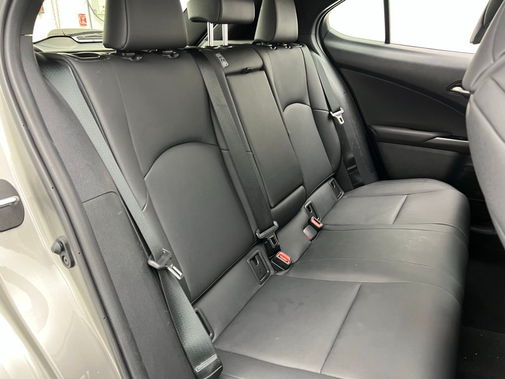 2022 Lexus UX 250h F SPORT photo 30