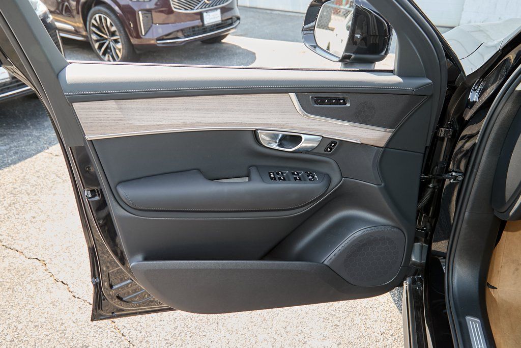 2026 VOLVO XC90 - Image 7