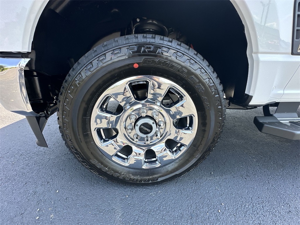 2026 Ford F-250 Lariat photo 9