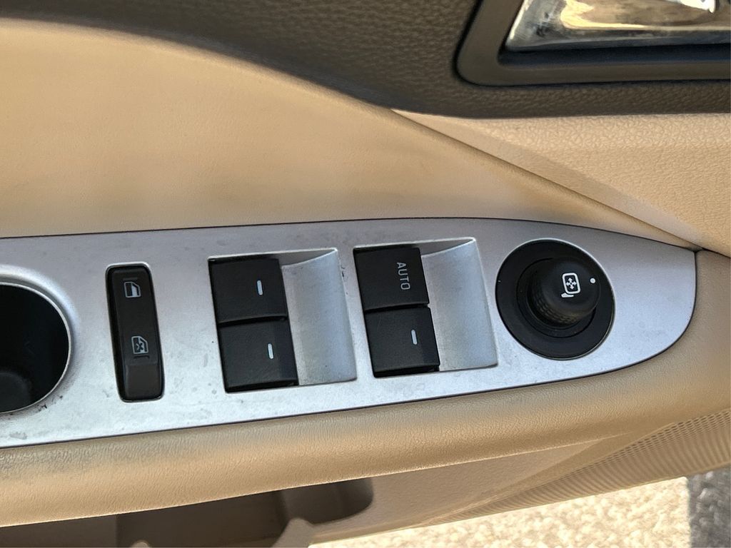 2010 Mercury Milan Premier photo 26