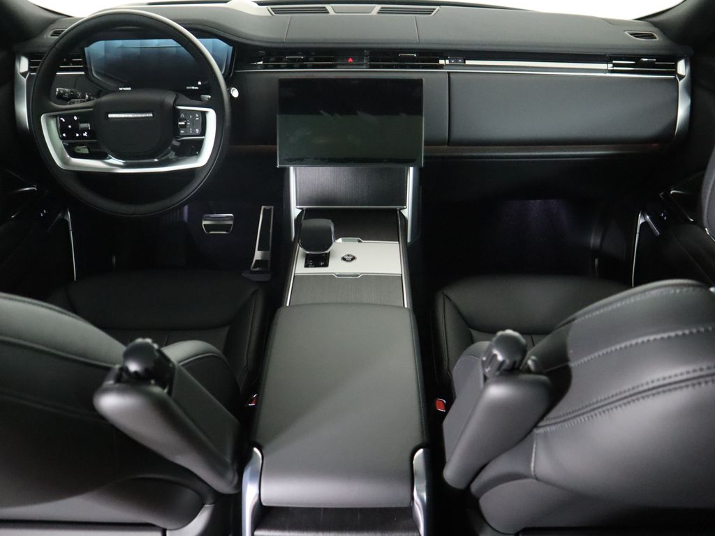 2025 Land Rover Range Rover SE photo 13