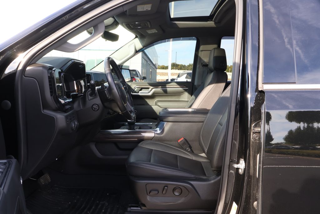 2022 Chevrolet Silverado 1500 LTZ photo 12