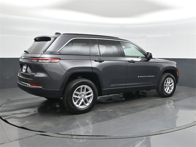 2025 Jeep Grand Cherokee Laredo X photo 2