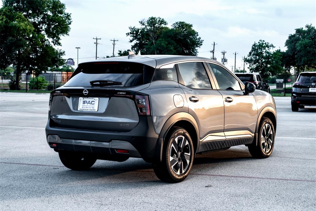 2025 Nissan Kicks SV photo 3