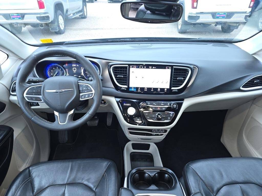 2022 Chrysler Pacifica Touring L photo 16